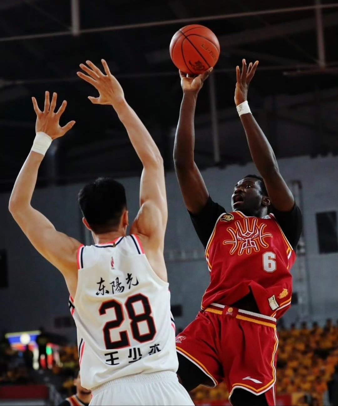 爱游戏体育-赛后CBA季后赛焦点战；巴黎圣日耳曼扳平良机；质疑声仍在；球探报告显示潜力