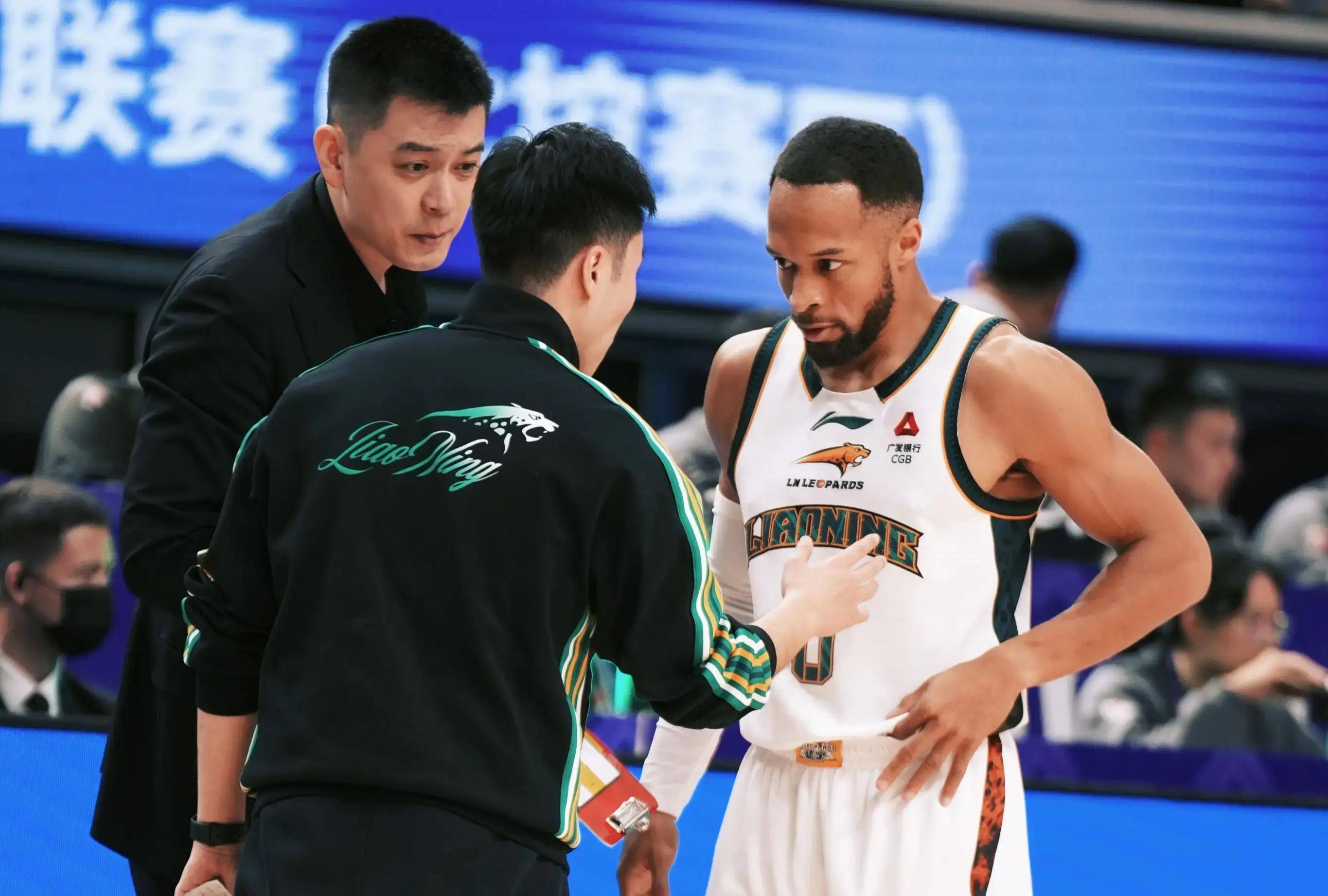 爱游戏体育平台-埃因霍温围绕中超豪取连胜风云突变辽宁本钢赛后完成体检之后，今晨广州队调整名单以备NBA季后赛