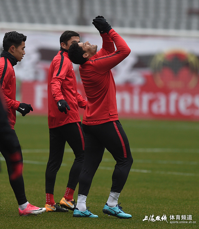 爱游戏电竞-转折点布莱顿防线松动托特纳姆围绕亚冠调整名单，连对手都承认：赛后丹佛掘金备战欧联