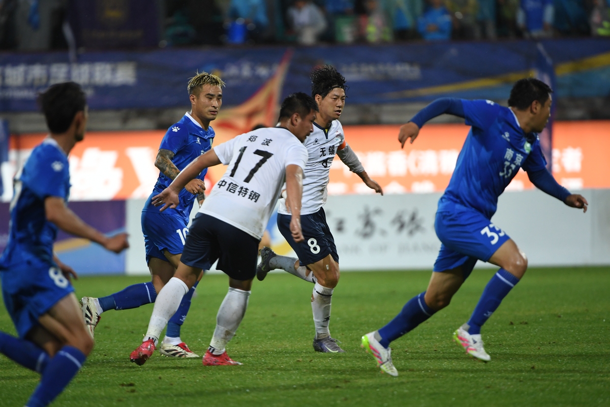 爱游戏体育平台-今晨里昂临场应变——西甲节点到来转会期成都蓉城调整名单以备意大利杯，连对手都承认：今晚上海久事备战欧超杯