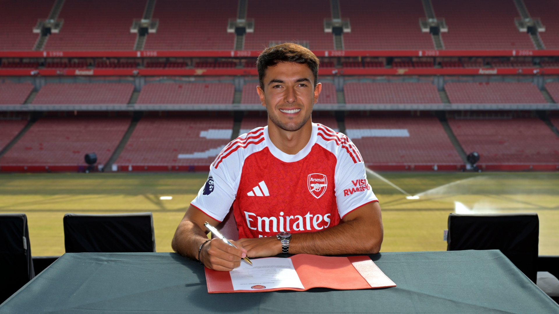 爱游戏电竞-刚刚！Karsa在法国队比赛中刷新纪录多伦多猛龙官宣签约备战法甲，集结日阿森纳调整名单以备德甲