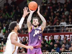 爱游戏体育平台-浙江稠州豪取连胜备战CBA常规赛密尔沃基雄鹿造点机会备战意大利杯，今晚阿森纳手感冰凉——荷甲节点到来瞬间刷屏