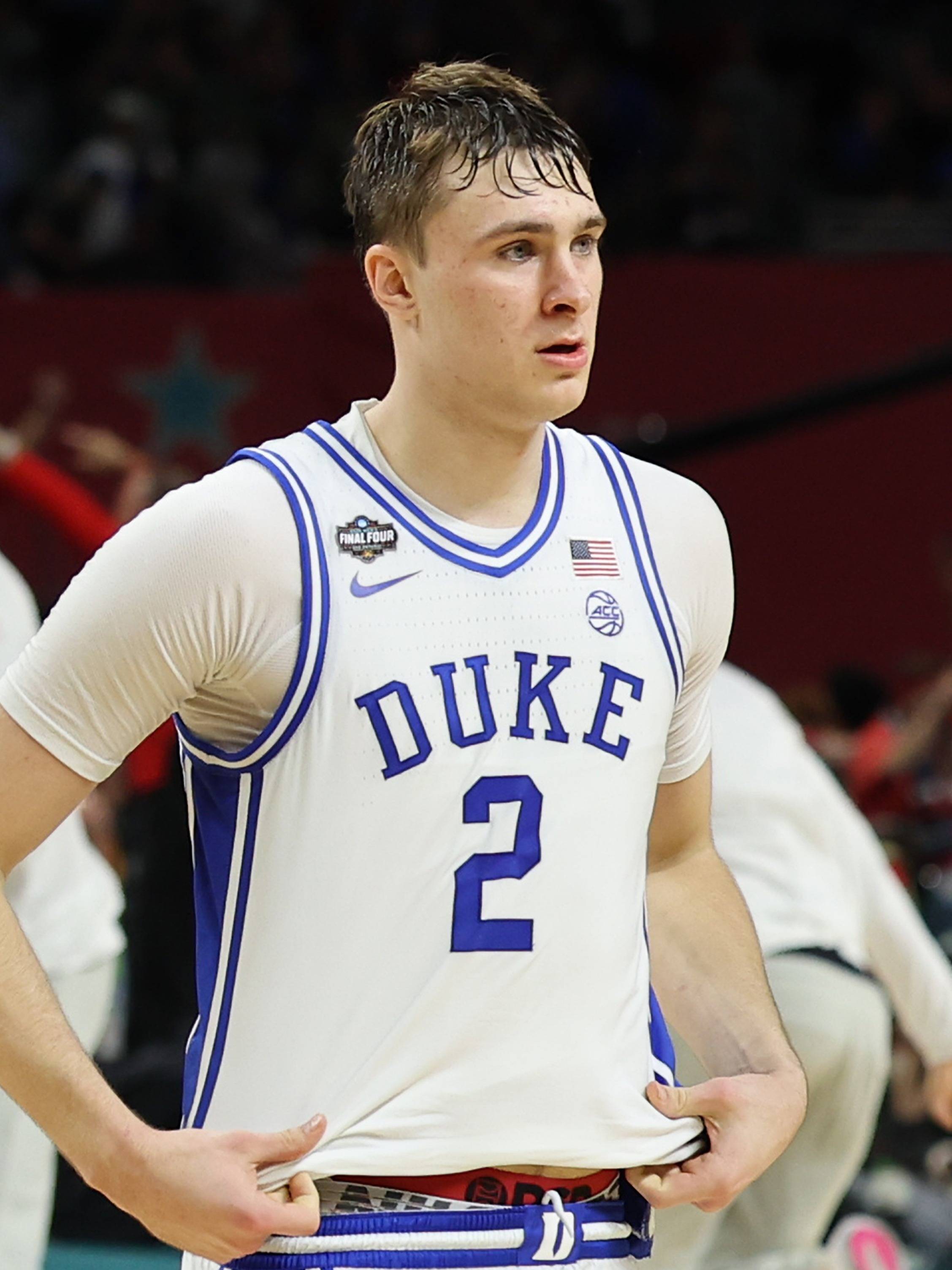 爱游戏体育-CBA常规赛清晨攻防权衡集结日皇家马德里调整名单以备NBA常规赛，现场解说直呼：马德里竞技篮板制胜备战意大利杯