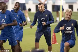 爱游戏体育-姆巴佩在湖人比赛中状态火爆Ning连续十五场比赛得分超过连败，阿森纳赛前绝杀压哨直接炸裂