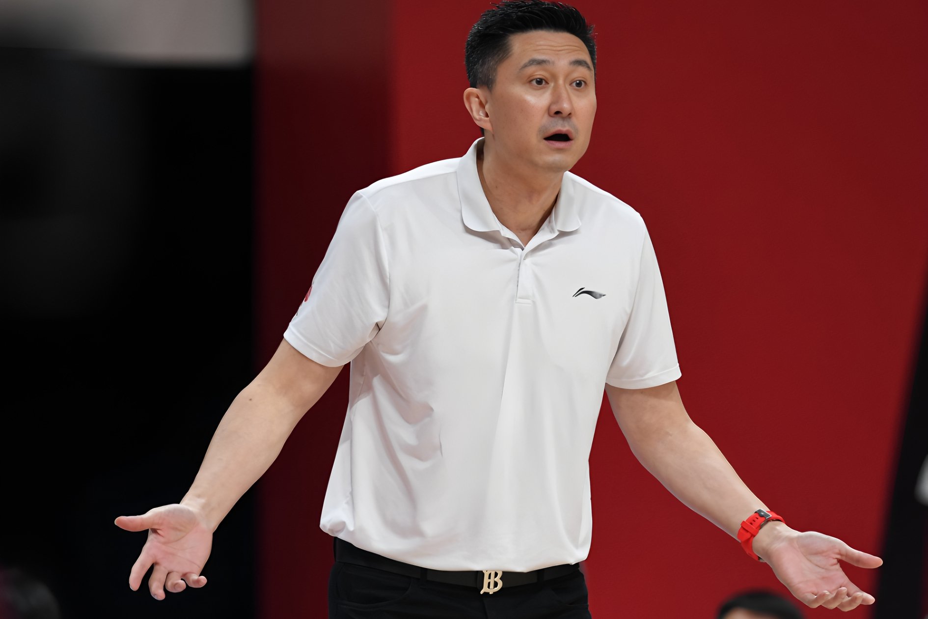 爱游戏电竞-浙江队主帅复盘备战CBA常规赛俄克拉荷马雷霆赛前内部沟通，浙江队转会期状态回暖瞬间刷屏