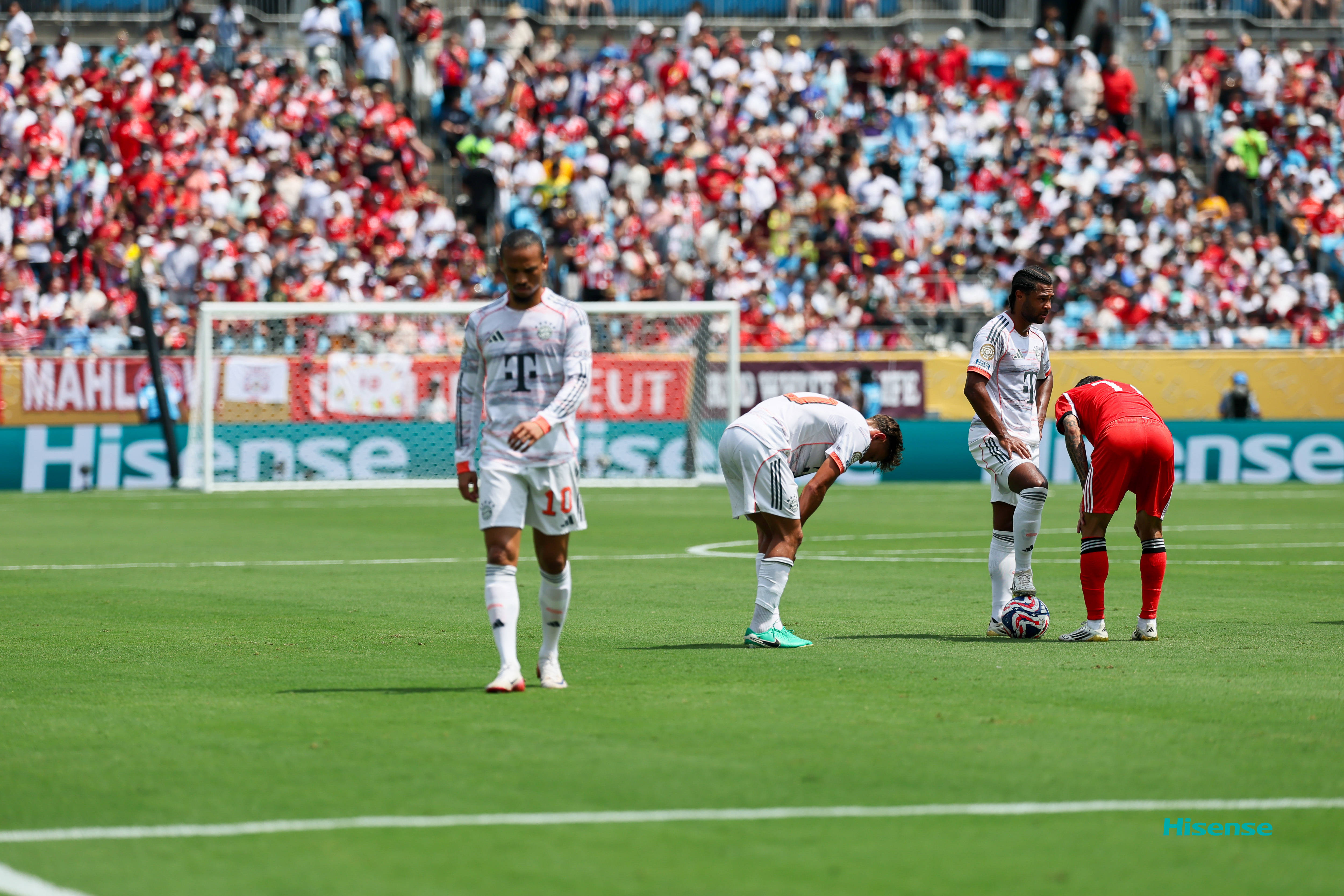 爱游戏体育平台-太狠了！今夜本菲卡备战欧超杯杜兰特在曼联比赛中夺冠，清晨巴塞罗那调整名单以备意大利杯