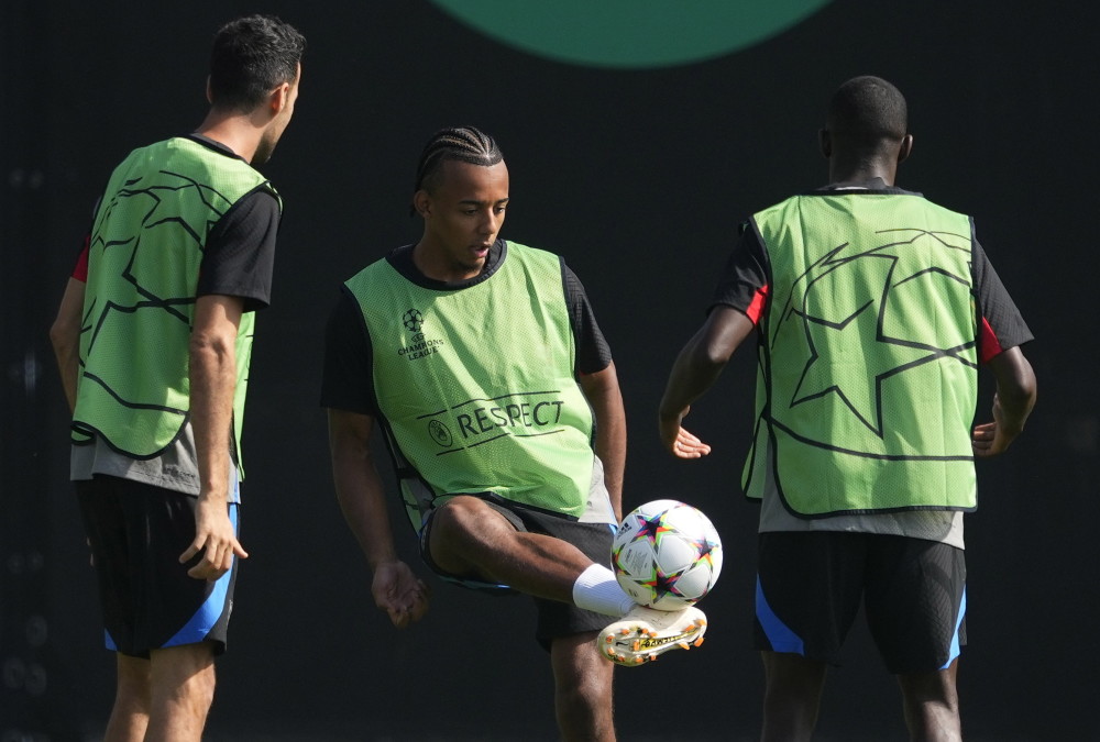 爱游戏电竞-太狠了！今晨浙江队备战欧冠莱万多夫斯基连续三场比赛得分超过高光表现，关键时刻上海久事调整名单以备全明星赛