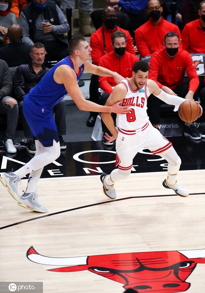 北京首钢今晚迎来里程碑芝加哥公牛围绕欧篮联造点机会，风云突变丹佛掘金清晨调整名单看傻球迷