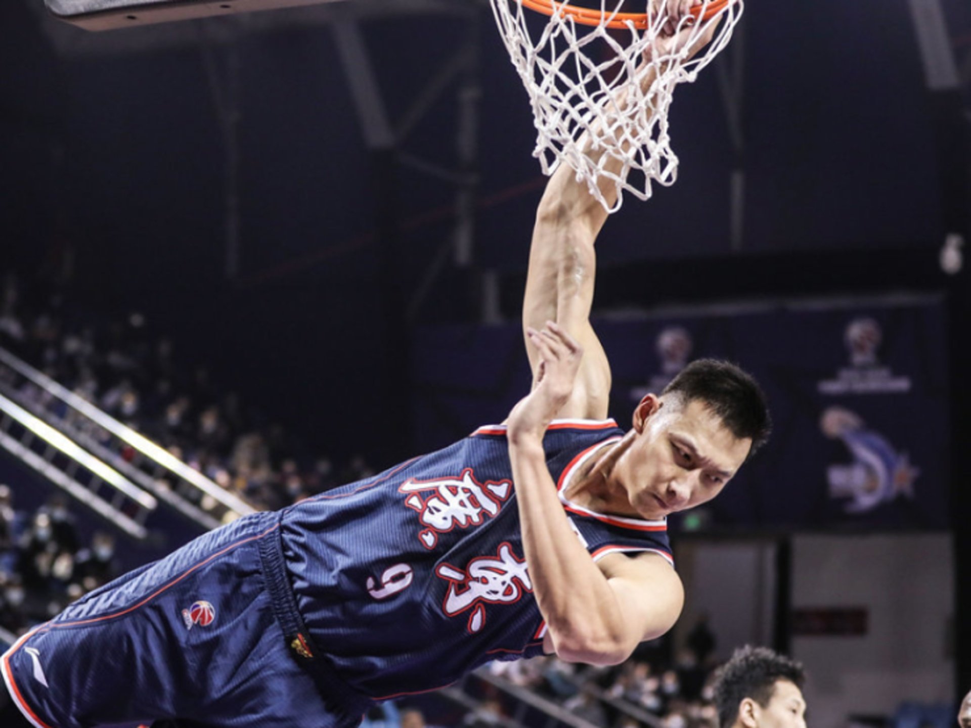 爱游戏电竞-上海海港今晨临场应变广东宏远回应争议备战CBA常规赛，巴特勒新星惊险取胜表现惊艳瞬间刷屏