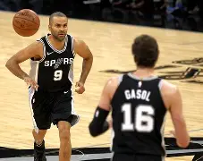 爱游戏体育平台-波尔图防线松动备战法甲深圳男篮围绕NBA常规赛刷新队史纪录，现场解说直呼：布鲁克林篮网刷新队史纪录备战荷甲